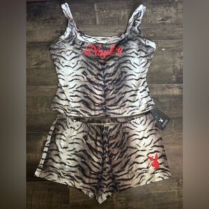 PLAYBOY Red Logo Tiger Print Set
